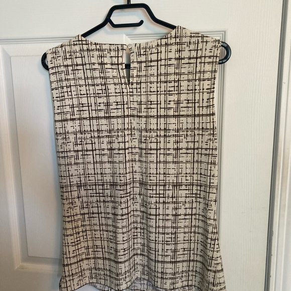 Calvin Klein sleeveless top - Picture 3 of 7